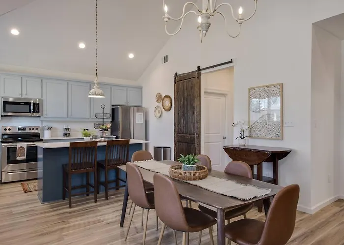 Freetown Modern 3br W/big Kitchen Holiday home Lafayette