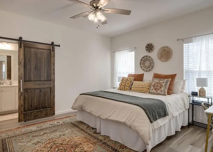 Holiday home Freetown Modern 3br W/big Kitchen Lafayette