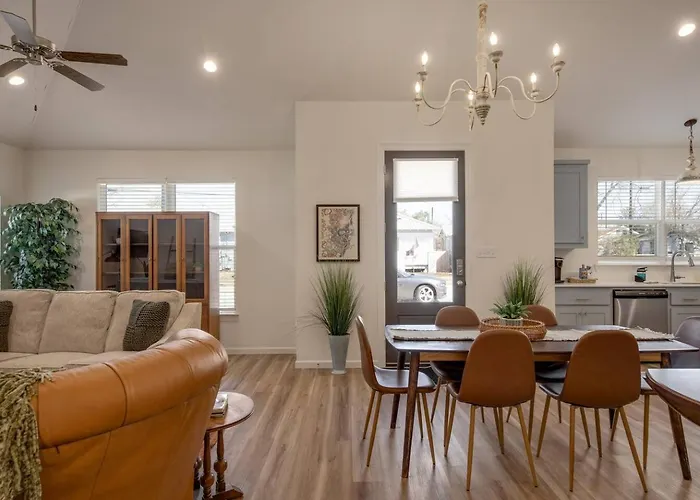 Freetown Modern 3br W/big Kitchen Holiday home *