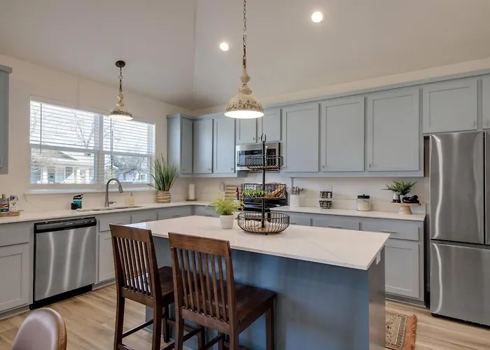 Freetown Modern 3br W/big Kitchen Holiday home Lafayette