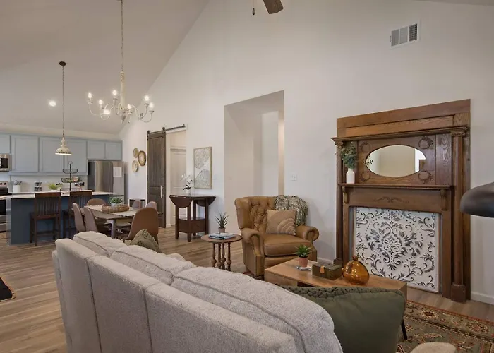 Freetown Modern 3br W/big Kitchen