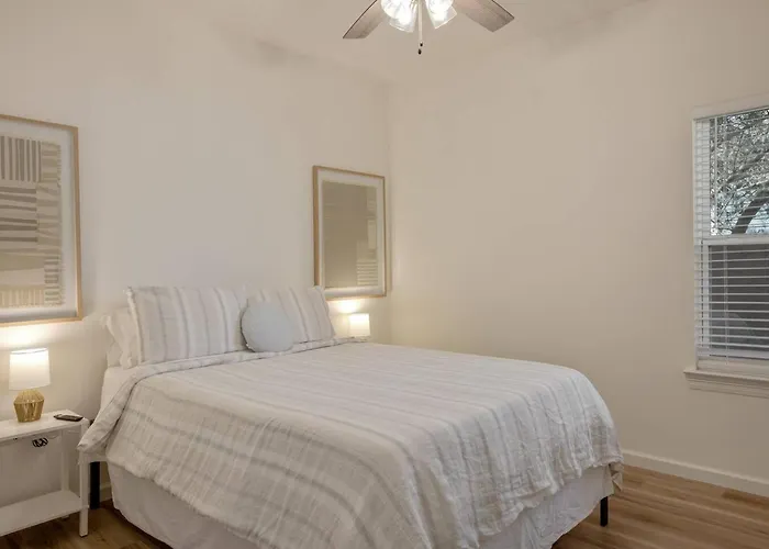 Freetown Modern 3br W/big Kitchen Holiday home Lafayette